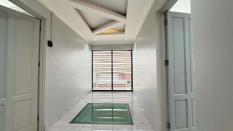 7 Bedroom Property for Sale in Midstream Ridge Gauteng