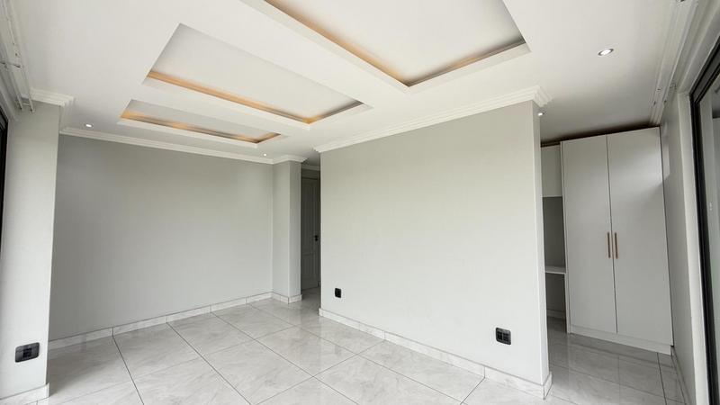 7 Bedroom Property for Sale in Midstream Ridge Gauteng