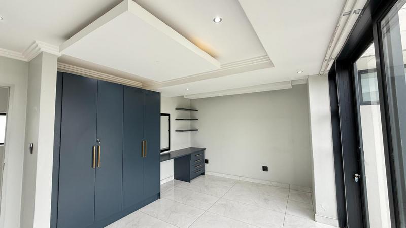 7 Bedroom Property for Sale in Midstream Ridge Gauteng