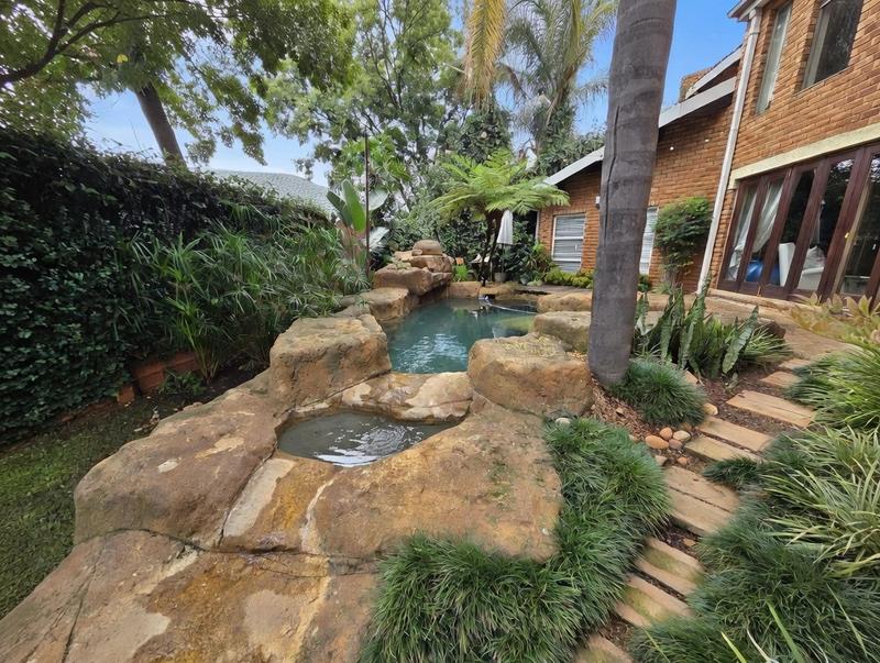 8 Bedroom Property for Sale in Zwartkop Gauteng