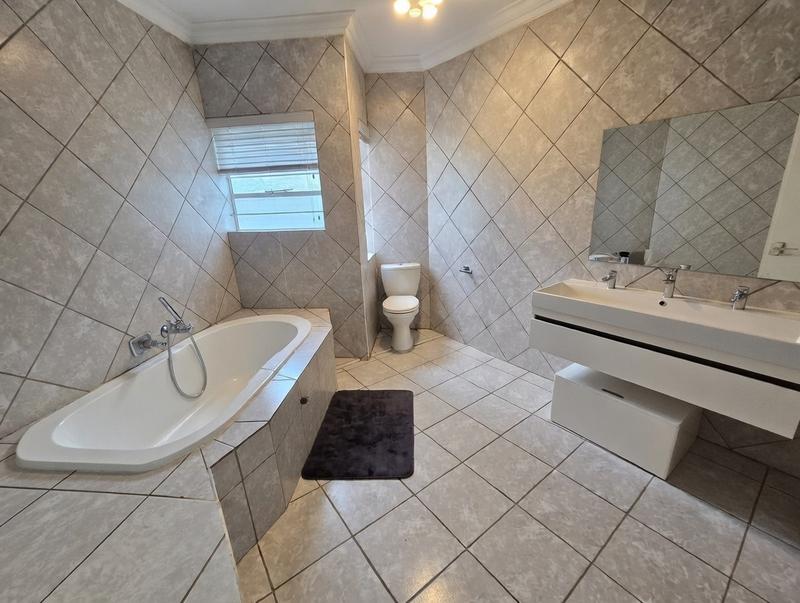 8 Bedroom Property for Sale in Zwartkop Gauteng