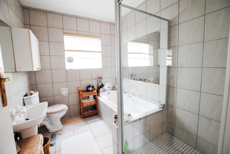 1 Bedroom Property for Sale in Rivonia Gauteng