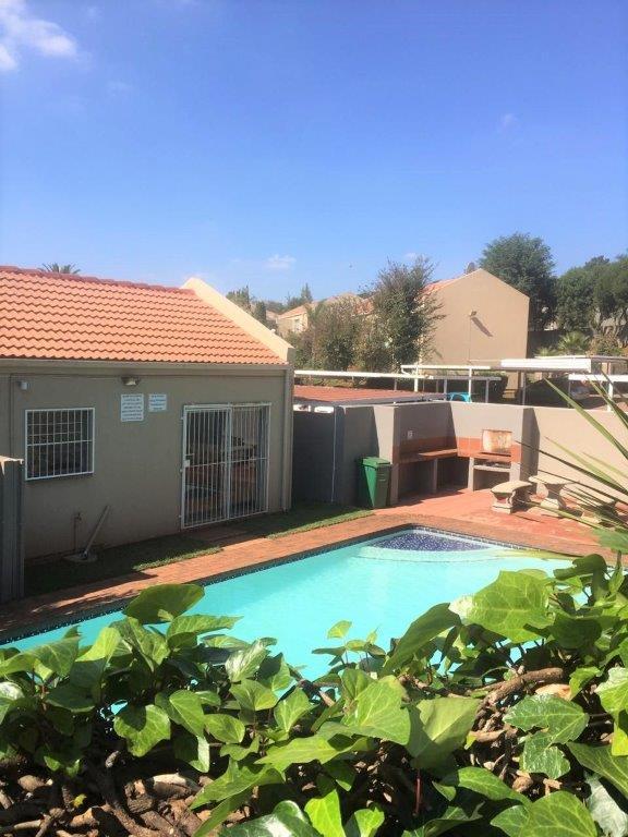 To Let 2 Bedroom Property for Rent in Bedford Gardens Gauteng