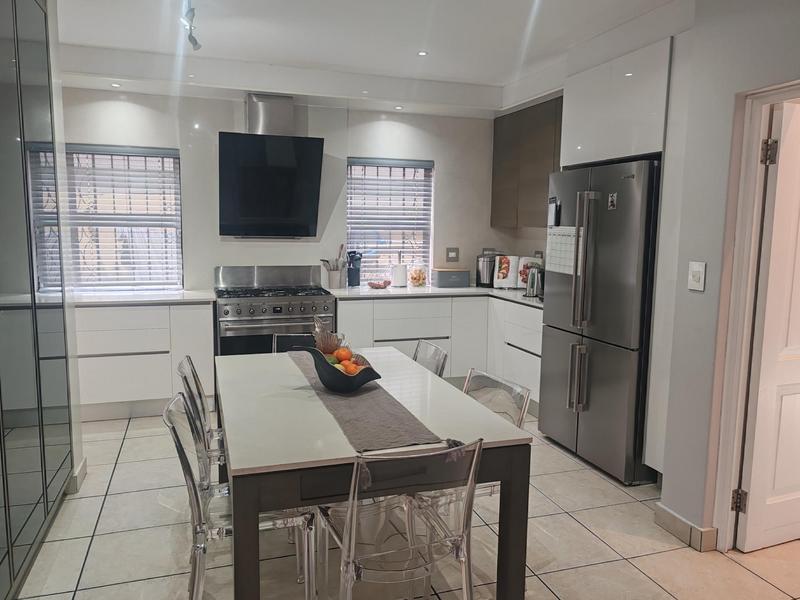 To Let 4 Bedroom Property for Rent in Bedfordview Gauteng