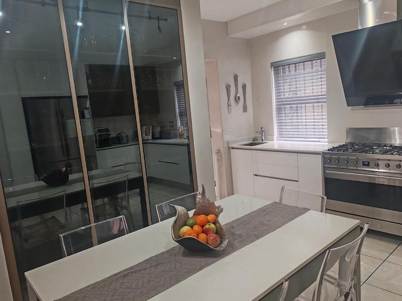 To Let 4 Bedroom Property for Rent in Bedfordview Gauteng