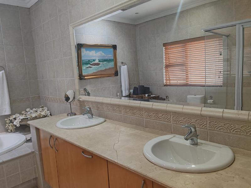 To Let 4 Bedroom Property for Rent in Bedfordview Gauteng