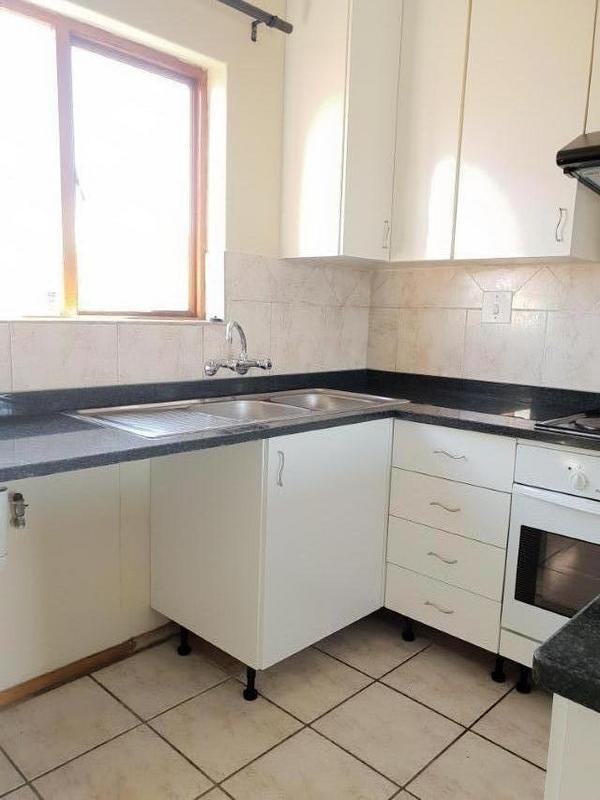 To Let 2 Bedroom Property for Rent in Mondeor Gauteng