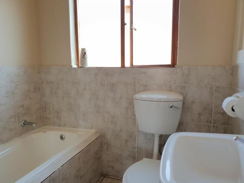 To Let 2 Bedroom Property for Rent in Mondeor Gauteng