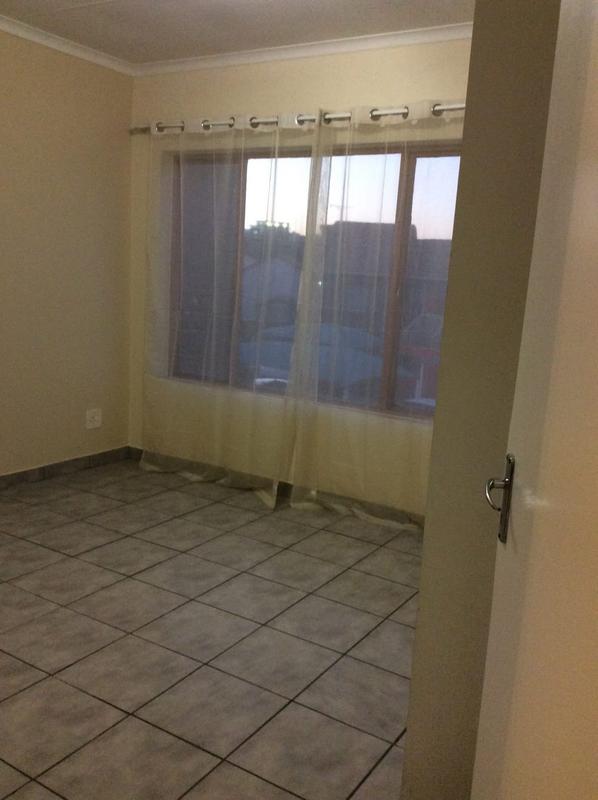 2 Bedroom Property for Sale in Mondeor Gauteng