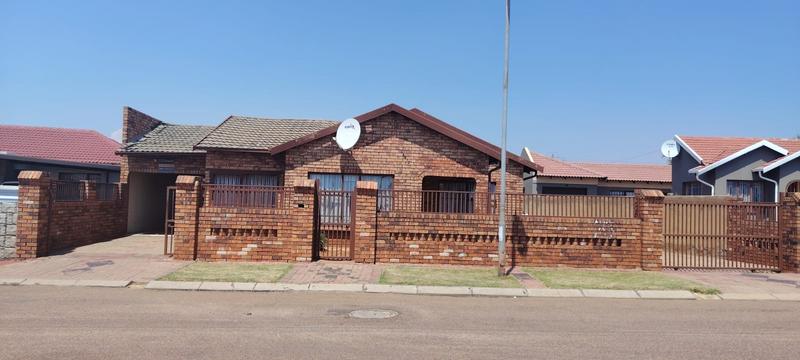 To Let 3 Bedroom Property for Rent in Kagiso Gauteng