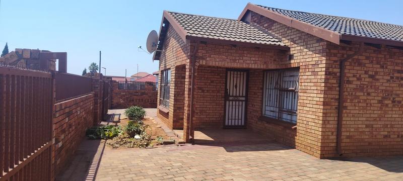 To Let 3 Bedroom Property for Rent in Kagiso Gauteng