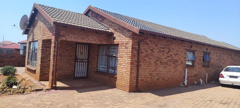 To Let 3 Bedroom Property for Rent in Kagiso Gauteng