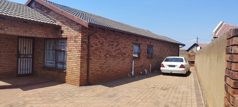 To Let 3 Bedroom Property for Rent in Kagiso Gauteng