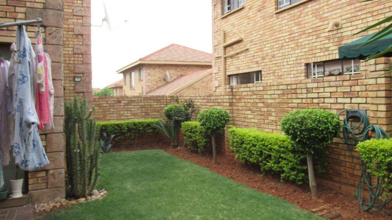 3 Bedroom Property for Sale in Willowbrook Gauteng
