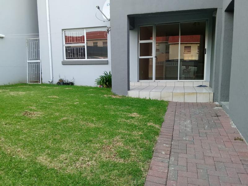 2 Bedroom Property for Sale in Vorna Valley Gauteng