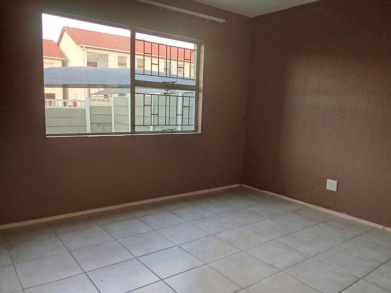 2 Bedroom Property for Sale in Vorna Valley Gauteng