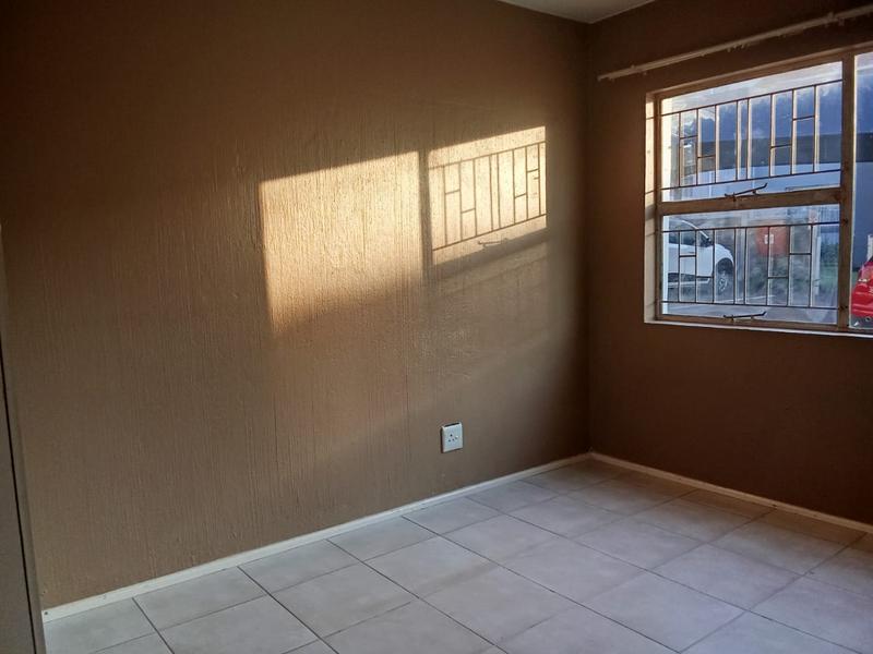 2 Bedroom Property for Sale in Vorna Valley Gauteng