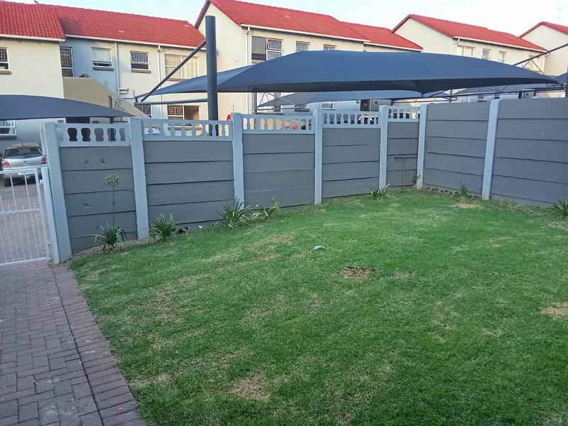 2 Bedroom Property for Sale in Vorna Valley Gauteng