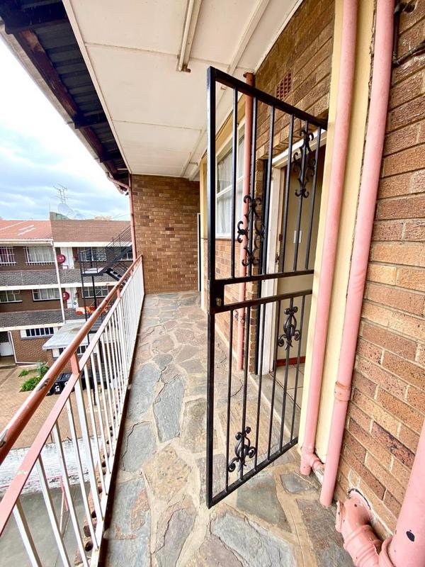 2 Bedroom Property for Sale in Florida Gauteng