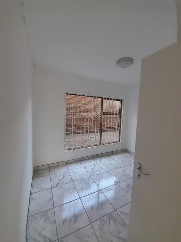 2 Bedroom Property for Sale in Bassonia Gauteng