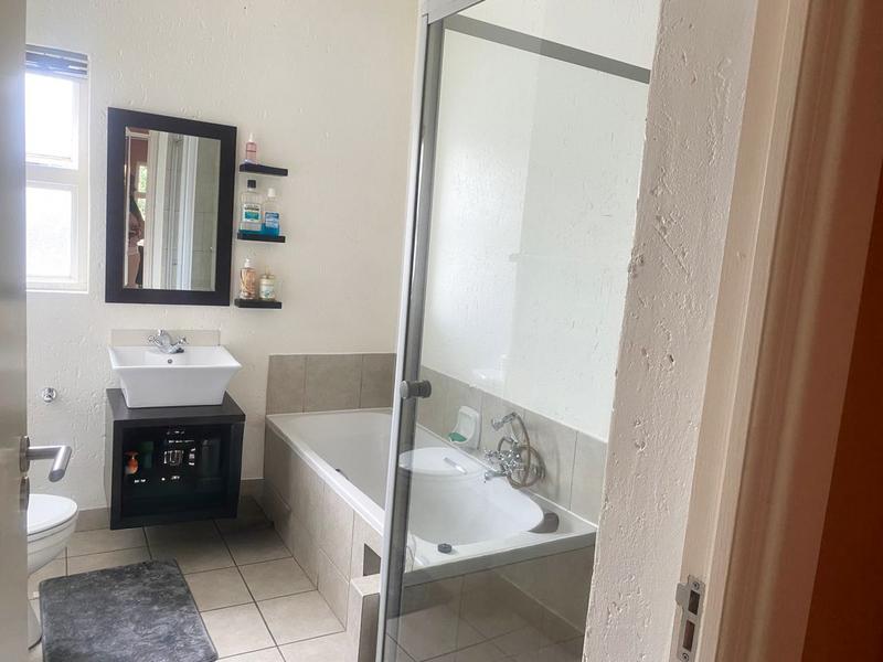 To Let 2 Bedroom Property for Rent in Lonehill Gauteng