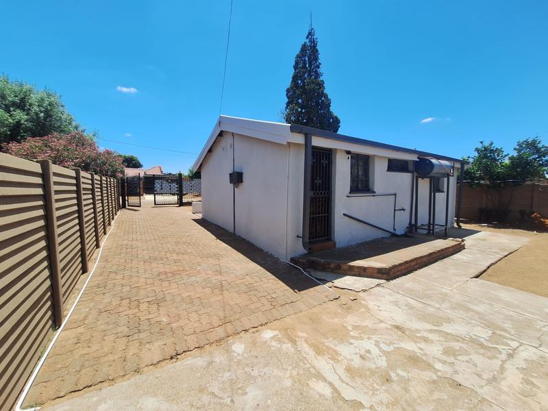 2 Bedroom Property for Sale in Mabopane Gauteng