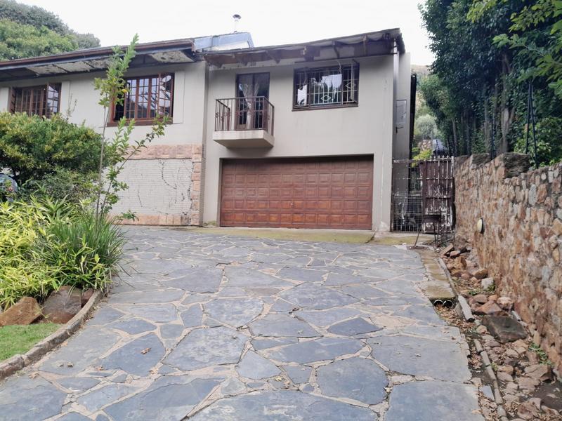 5 Bedroom Property for Sale in Cyrildene Gauteng