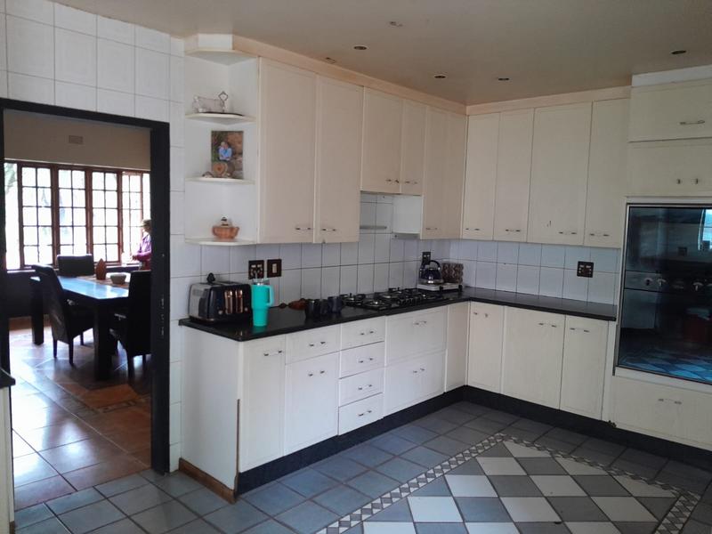 5 Bedroom Property for Sale in Cyrildene Gauteng