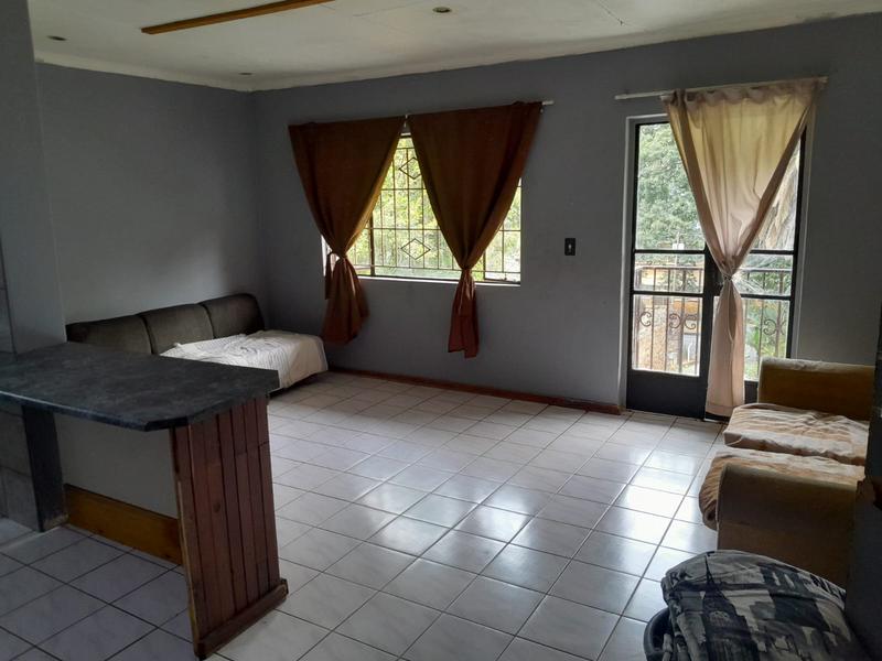 5 Bedroom Property for Sale in Cyrildene Gauteng