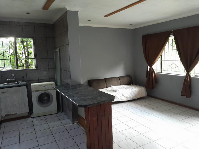 5 Bedroom Property for Sale in Cyrildene Gauteng
