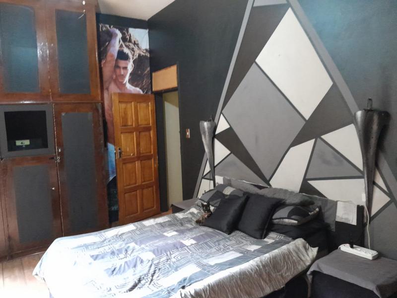 5 Bedroom Property for Sale in Cyrildene Gauteng