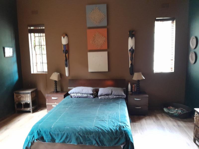 5 Bedroom Property for Sale in Cyrildene Gauteng
