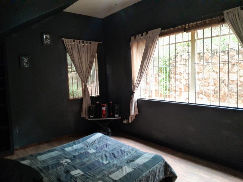 5 Bedroom Property for Sale in Cyrildene Gauteng