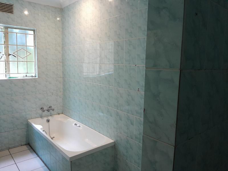 5 Bedroom Property for Sale in Cyrildene Gauteng