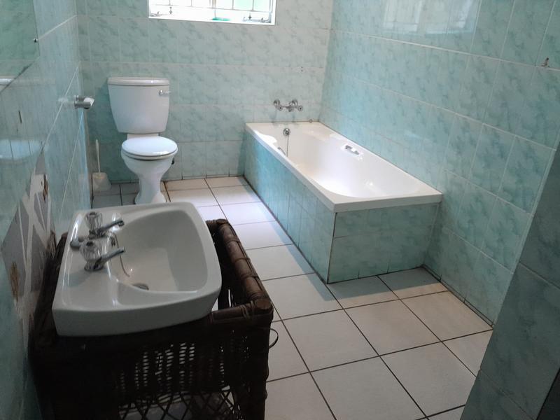 5 Bedroom Property for Sale in Cyrildene Gauteng