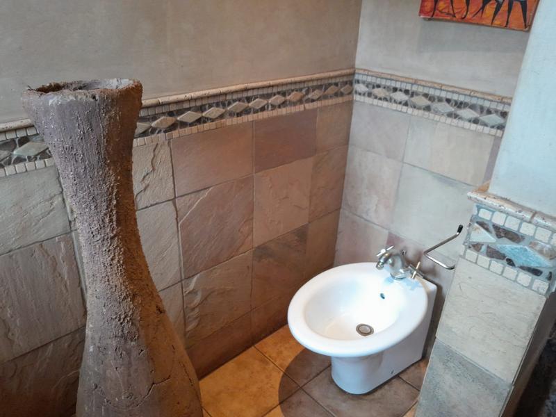 5 Bedroom Property for Sale in Cyrildene Gauteng