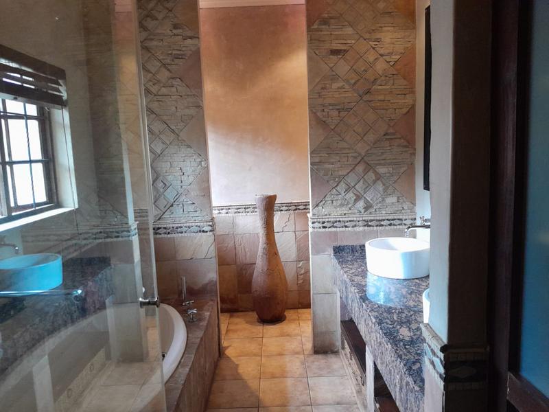 5 Bedroom Property for Sale in Cyrildene Gauteng