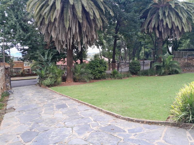 5 Bedroom Property for Sale in Cyrildene Gauteng