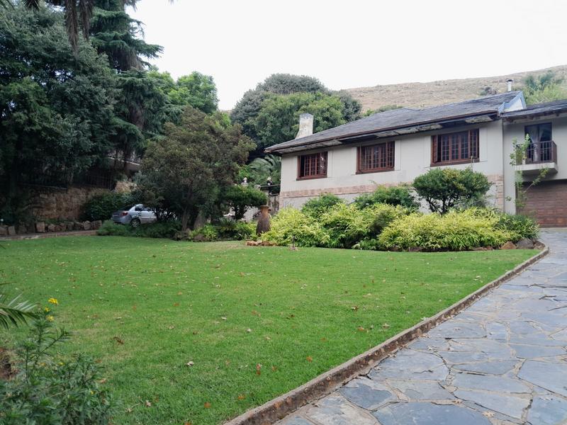 5 Bedroom Property for Sale in Cyrildene Gauteng