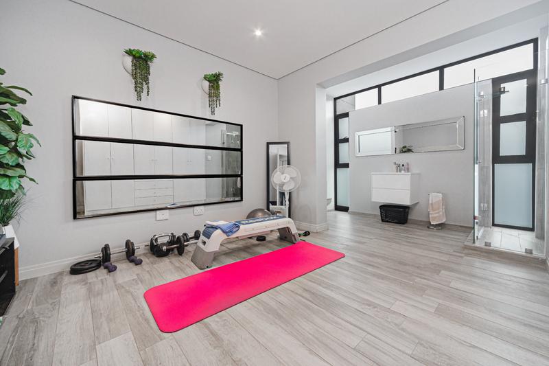 To Let 4 Bedroom Property for Rent in Sandown Gauteng