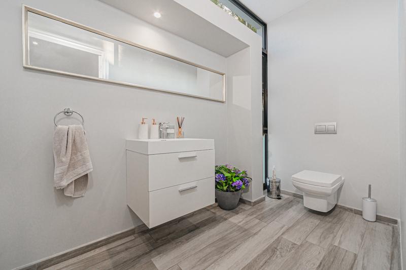 To Let 4 Bedroom Property for Rent in Sandown Gauteng