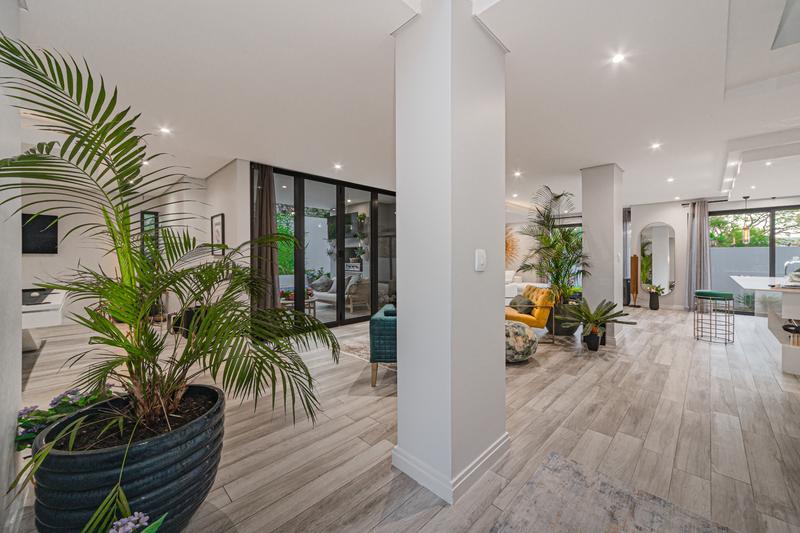 To Let 4 Bedroom Property for Rent in Sandown Gauteng