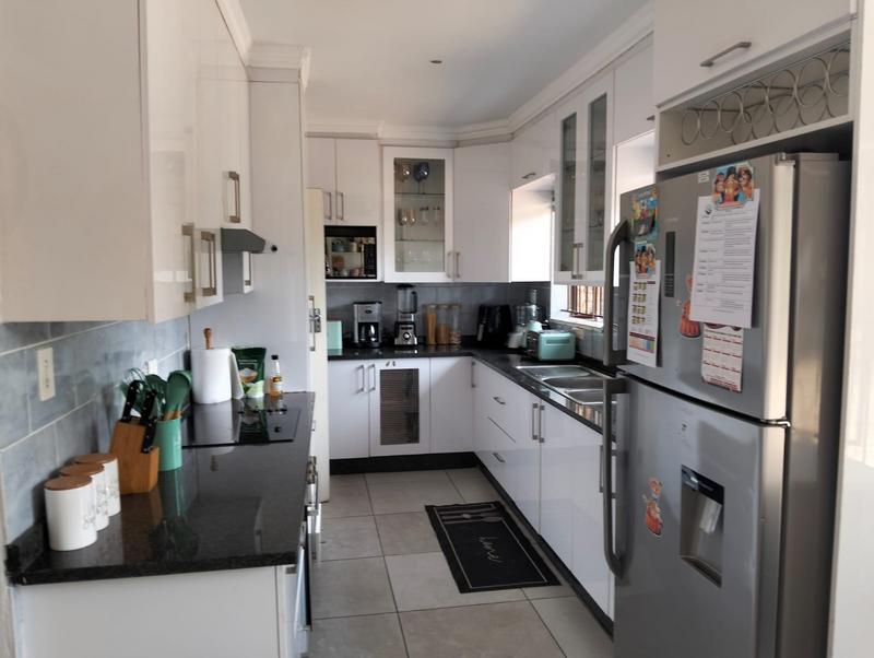 4 Bedroom Property for Sale in Brackenhurst Gauteng