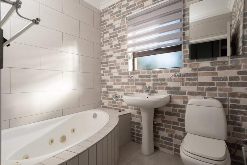 3 Bedroom Property for Sale in Brackenhurst Gauteng