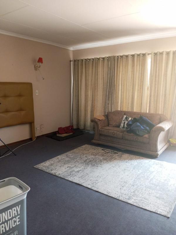 4 Bedroom Property for Sale in Petersfield Gauteng