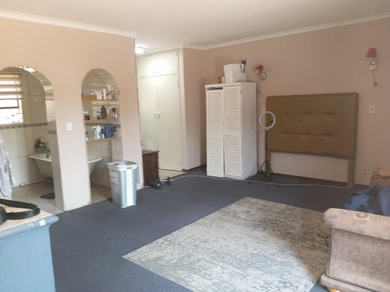 4 Bedroom Property for Sale in Petersfield Gauteng