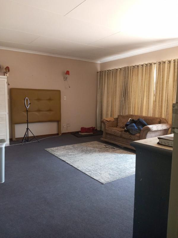 4 Bedroom Property for Sale in Petersfield Gauteng