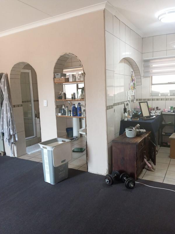 4 Bedroom Property for Sale in Petersfield Gauteng