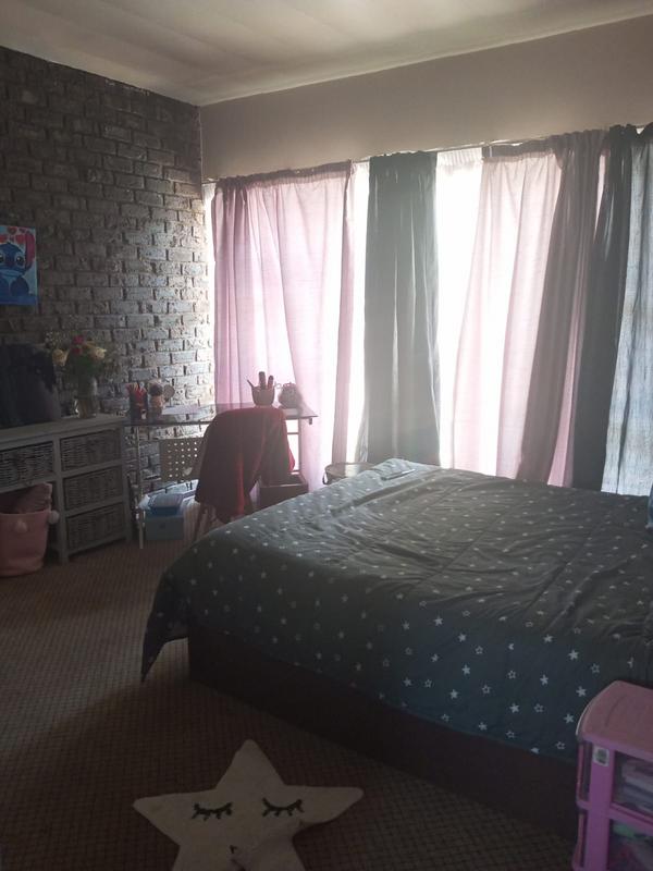 4 Bedroom Property for Sale in Petersfield Gauteng