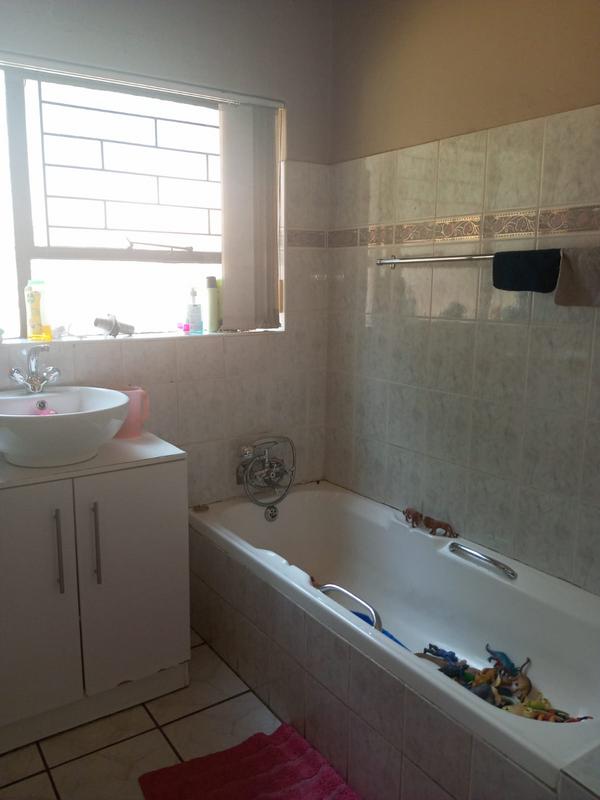 4 Bedroom Property for Sale in Petersfield Gauteng